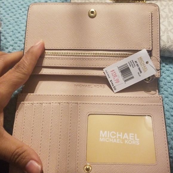 Michael Kors wallet - Picture 8 of 8